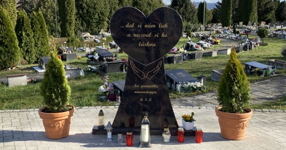 Pamätník nenarodeným deťom v Topoľčanoch