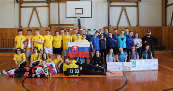 Priateľský florbalový zápas mladých z farnosti Topoľčany a Nemšová
